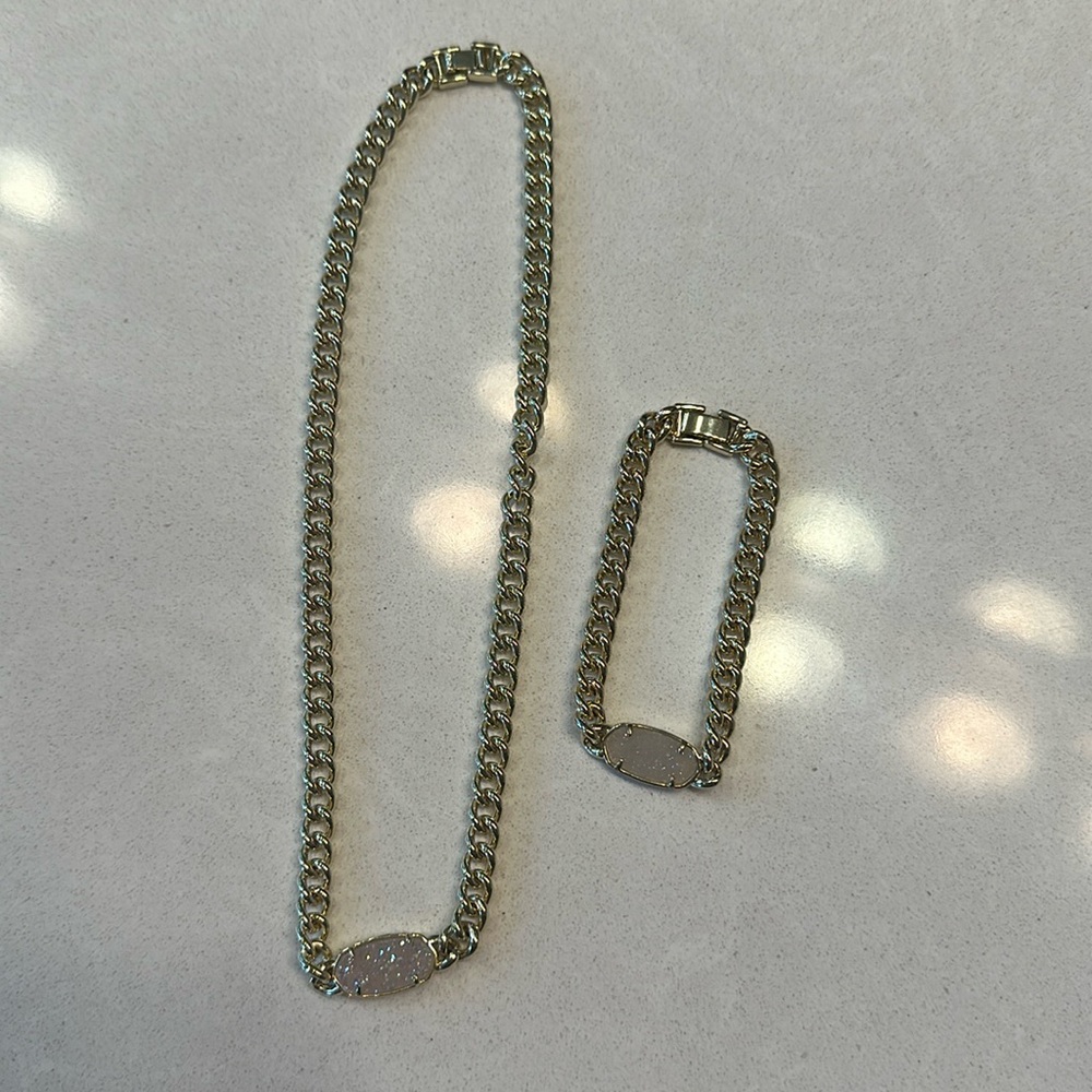 Kendra Scott necklace and bracelet